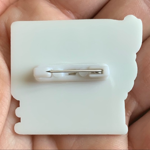 Teach Love Inspire Badge Holder - Picture 3 of 3